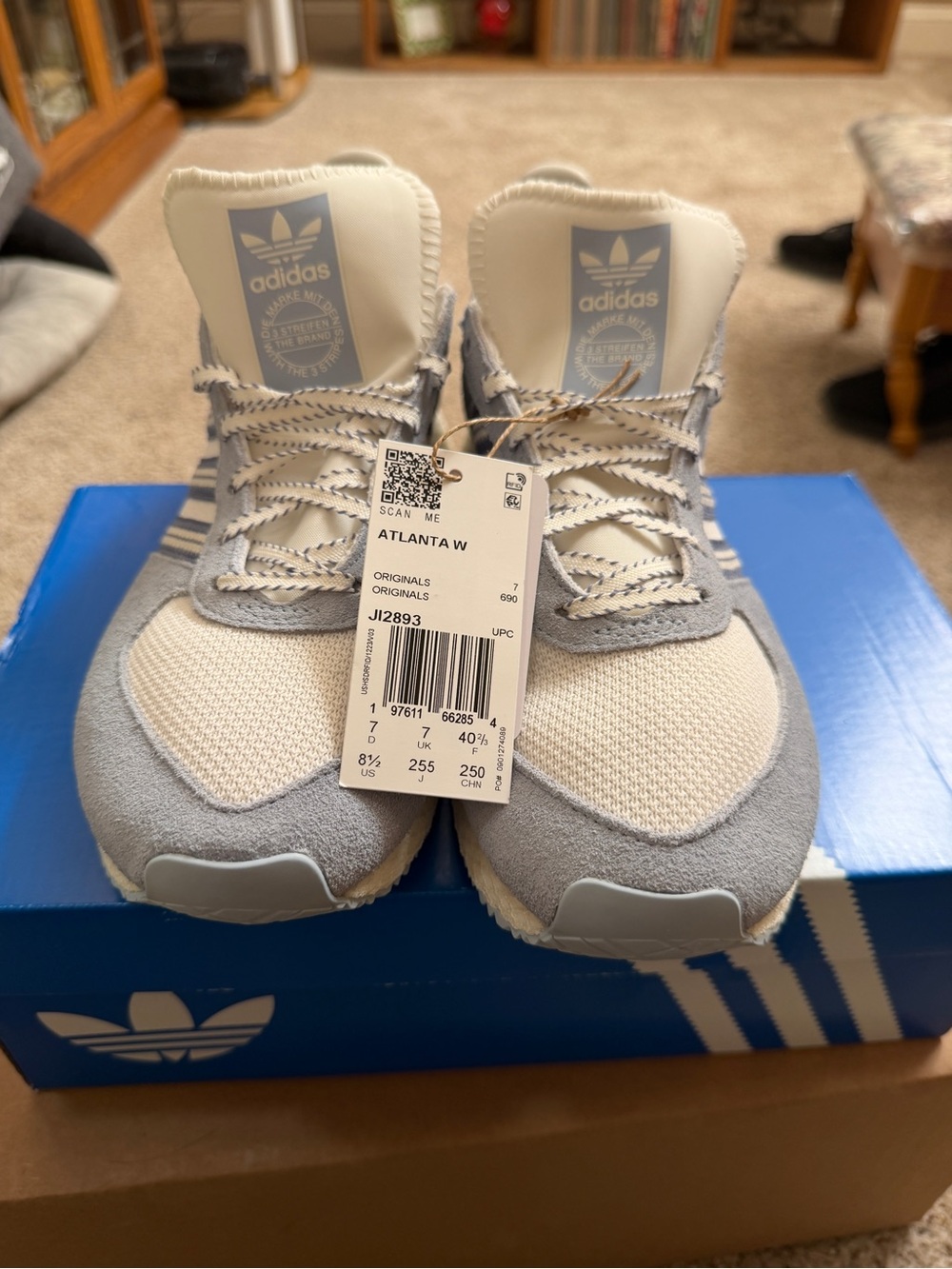 adidas  Atlanta Sneakers - White & Light Blue